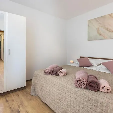 Apartment Nora *