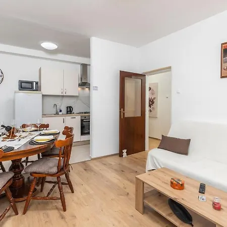 Nora Apartment